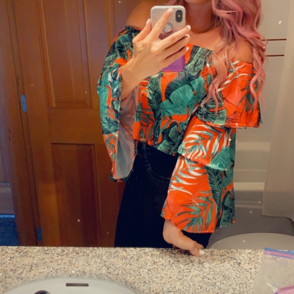 VICI off shoulder crop - Picture 2 of 5